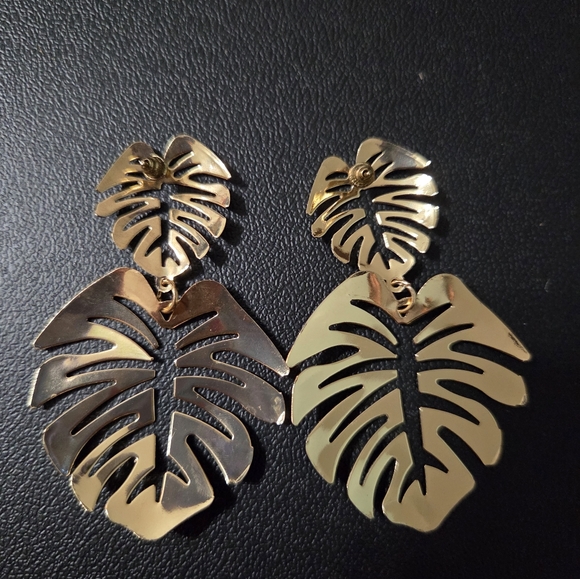 🎯5 for $10 Earrings Gold Leaf Dangle Fashion Earrings - Picture 3 of 4